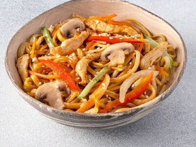 Wok с цыпленком классический лапша