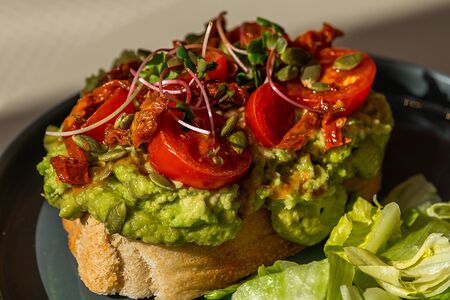 Авокадо-тост