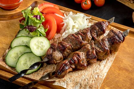 Шашлык из индейки с гарниром Честь по чести