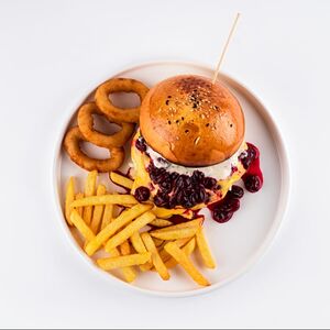 Вишневый бургер комбо