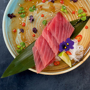 Сашими с тунцом