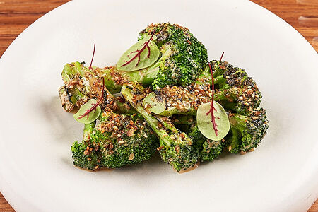 Брокколи на теппане