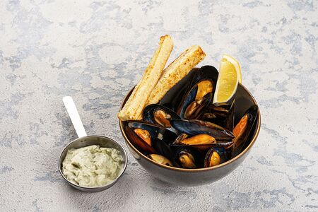 Мидии в сливочно-чесночный соусе