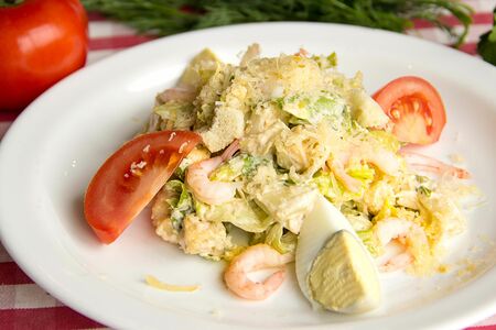 Салат Цезарь с креветкой