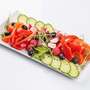 Ассорти из свежих овощей