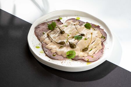 Вителло тоннато с домашним пастрами