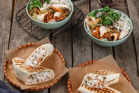 Набор: лапша с курицей (2 шт.), шаверма с курицей (2 шт.)