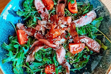 Салат с ростбифом