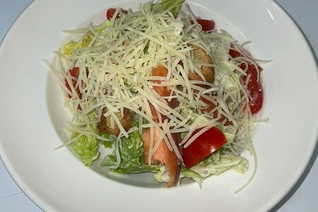 Салат Цезарь из сёмги