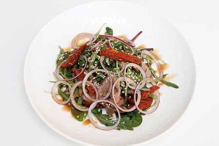 Салат с ростбифом