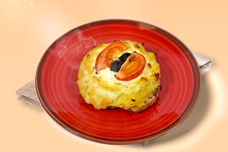 Свинина запеченная с картофельным пюре и сыром