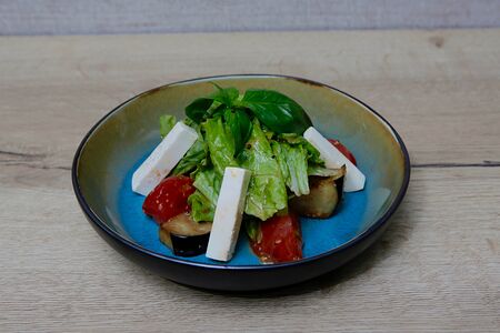 Салат с баклажанами и сыром фета