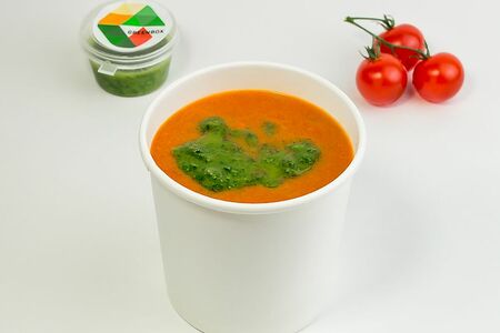 Томатный суп с соусом песто