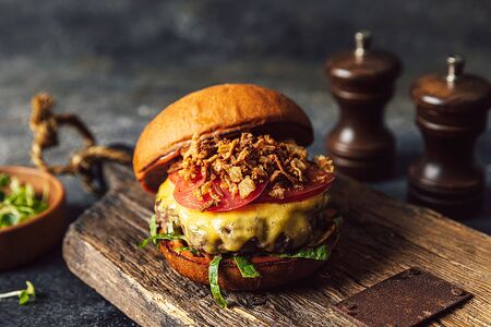 Бургер с мраморной говядиной