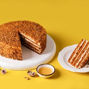 Торт Медовик с орехами классик