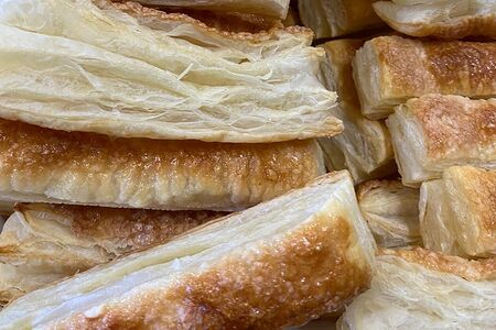 Мини-язычки слоеные с сахаром