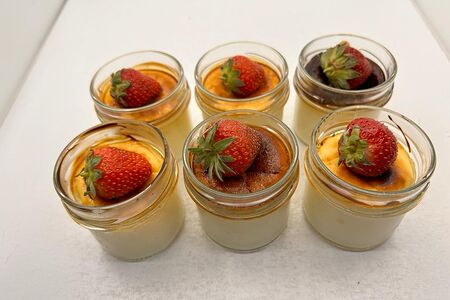 Баскский чизкейк с клубникой