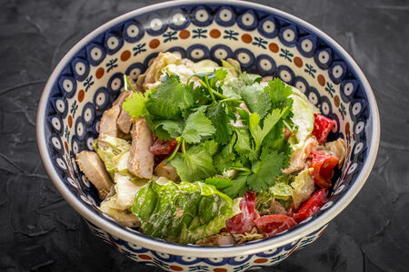 Салат с индейкой пастрами и овощами