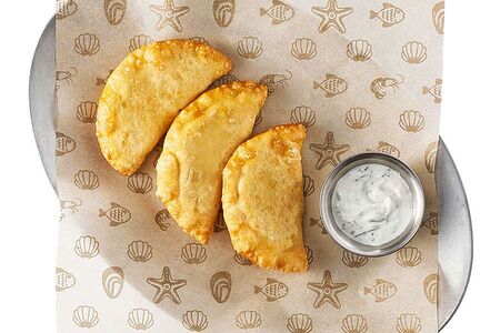 Чебуреки с соусом дзадзыки