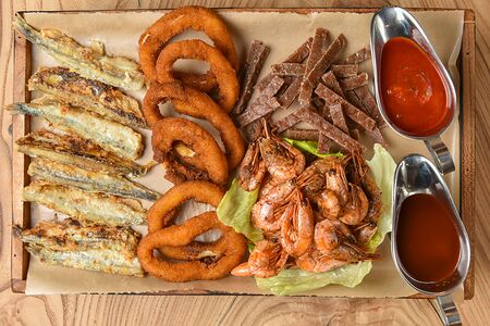 Пивной сет №3 (Кольца кальмара, пивные креветки, сушеное филе рыбы, мойва в кукурузной панировке)