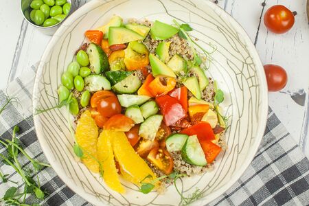 Боул с овощами и киноа