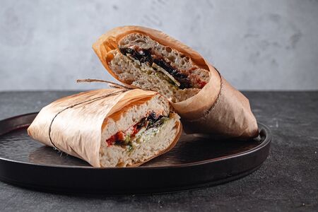 Панини с индейкой и соусом песто