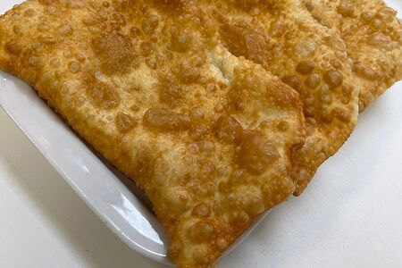 Чебурек с ветчиной и сыром