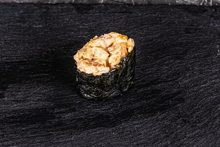 Гункан с креветкой