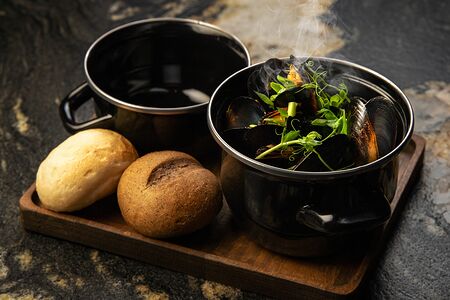 Мидии классические с белым вином