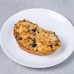 Горячий бутерброд с курицей и грибами