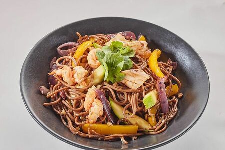 Гречневая лапша с морепродуктами