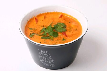 Рамен том ям с креветками и курицей