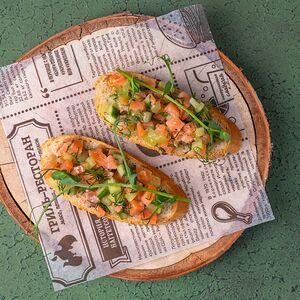 Брускетты с форелью