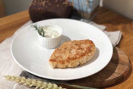 Рыбная котлета с соусом тартар