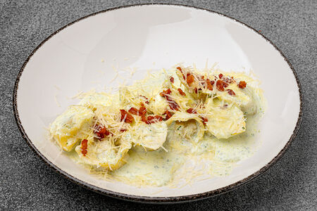 Равиоли с телятиной в соусе Сливочное песто