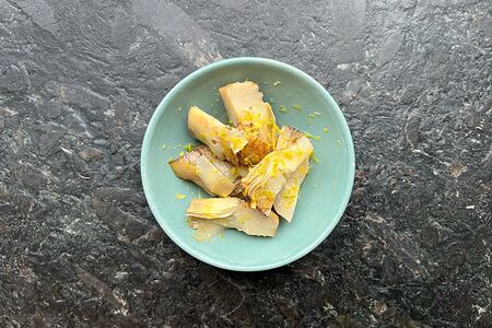 Артишоки в масле с лимонной цедрой