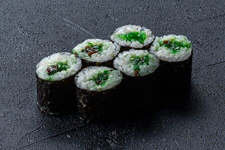 Хосомаки с чукой