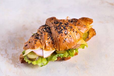 Сэндвич с сыром и ветчиной