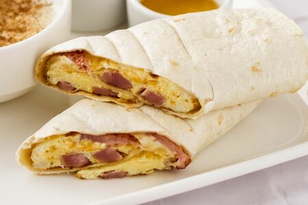 Ролл с омлетом