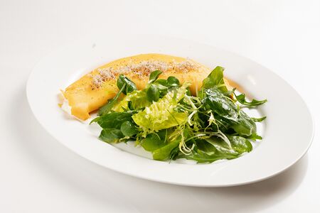 Французский омлет с трюфелем и сыром бри