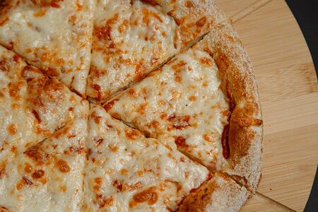 Пицца сырная