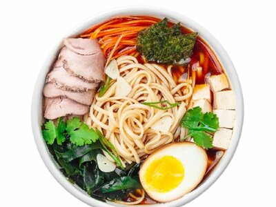 Рамэн со свининой, тофу и кинзой