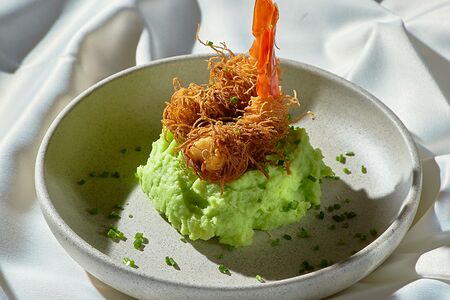 Лангустины в тесте катаифи с пюре васаби