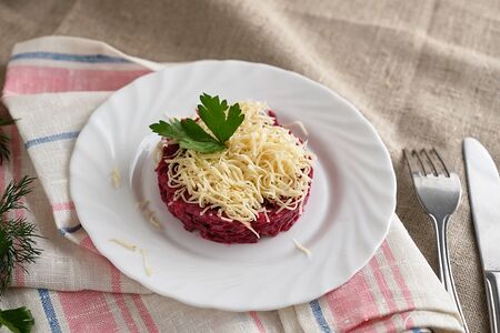 Свекольный с майонезом и чесноком