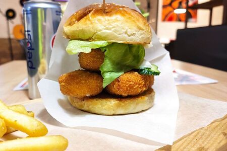 Чикен наггетс бургер