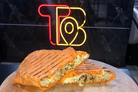 Куриное филе в сырном лаваше