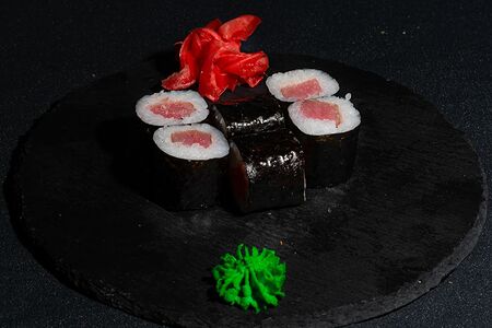 Маки ролл с тунцом