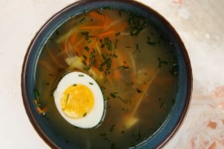 Бульон с яйцом
