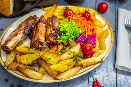 Свиные рёбрышки в аджике