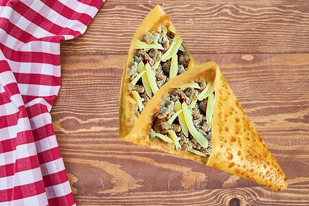 Блин мясо, грибы, сыр